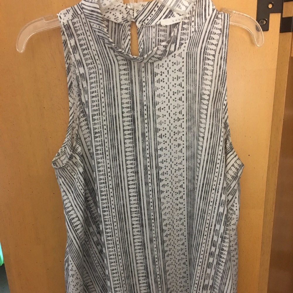 Fun black and white high collared tank size S